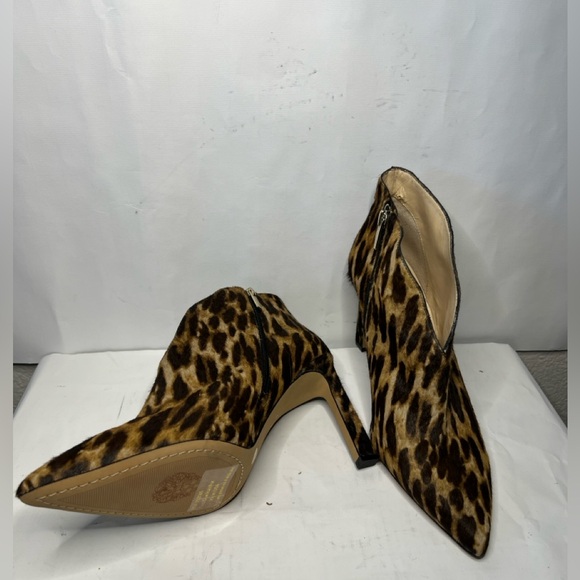 Vince Camuto Sestrind Animal Print Bootie Size 12US - New with Defects - Picture 2 of 12